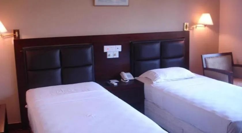 Devon Hotel Kandy 3*,