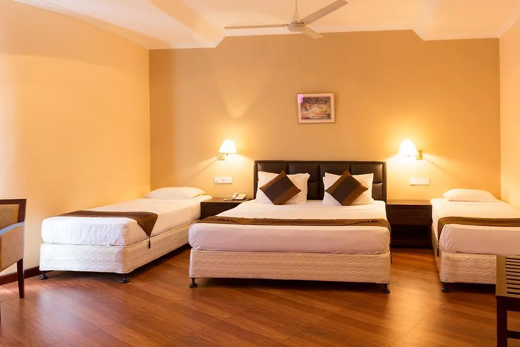 Devon Hotel Kandy 3*,