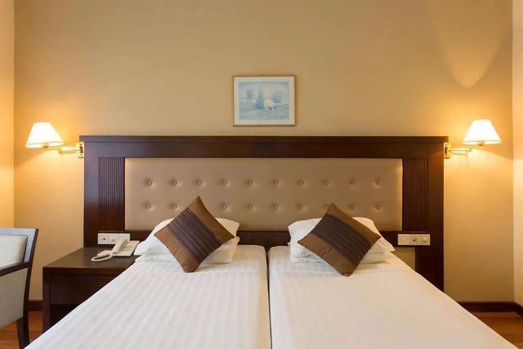 ***  Devon Hotel Kandy Sri Lanka